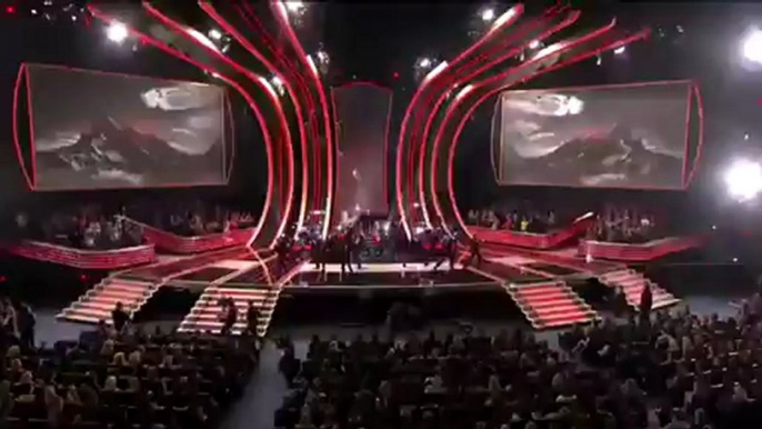 Alicia Keys - Girl on fire/New Day @ People's Choice Awards 2013