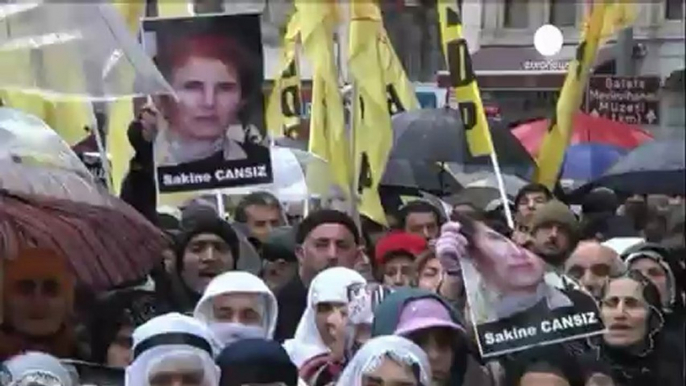 Outpouring of grief as Kurds in Paris mourn activist deaths