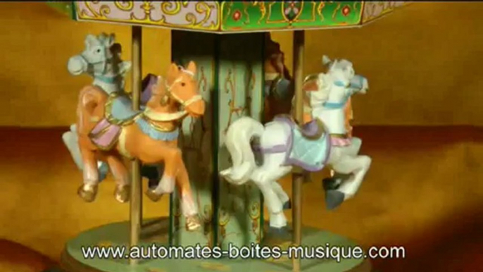 Lutèce Créations, le spécialiste des automates et des boîtes à musique, présente ce carrousel musical miniature avec chevaux faisant partie de sa collection de manèges musicaux miniatures animés (grandes roues lumineuses, carrousels avec animaux animés).