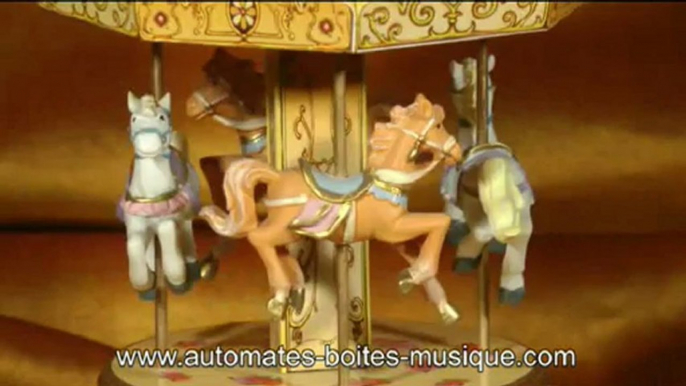 Lutèce Créations, le spécialiste des automates et des boîtes à musique, présente ce carrousel musical miniature avec chevaux faisant partie de sa collection de manèges musicaux miniatures de toutes sortes (grandes roues, carrousels et autres manèges).