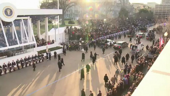 Obamas walk parade route, view inaugural parade