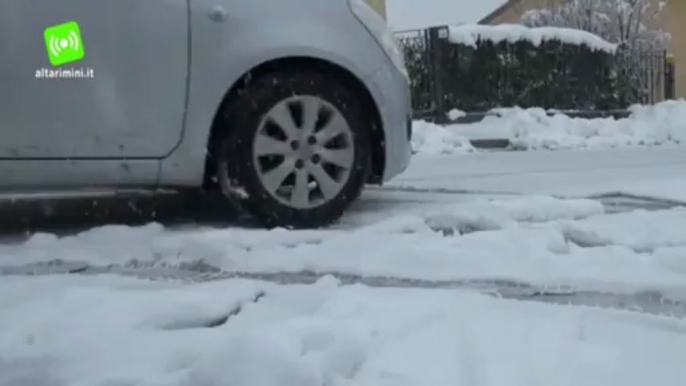 Continua a nevicare su provincia di Rimini, situazione sotto controllo