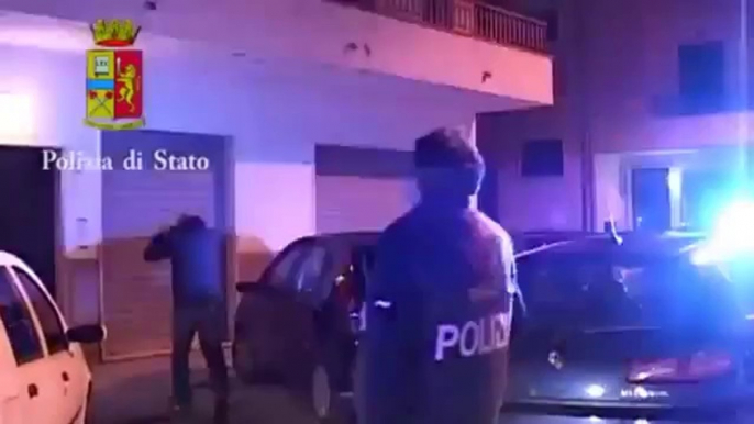 Crotone - Blitz antidroga. 16 arrestati. Spacciavano anche all'interno dell'ospedale (04.04.13)