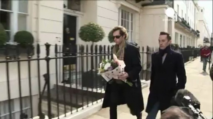 Floral tributes at Thatcher's house