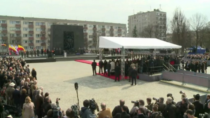 Bells toll for Warsaw ghetto uprising 70 years on