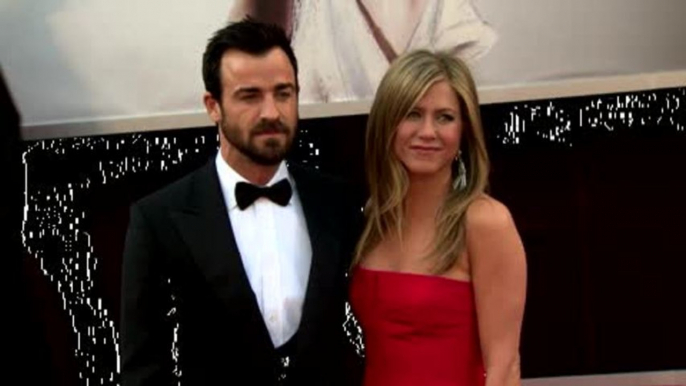 Jennifer Aniston and Justin Theroux Delay the Wedding!
