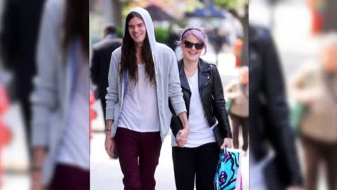 Slender Kelly Osbourne Strolls Hand-in-Hand With Matthew Mosshart