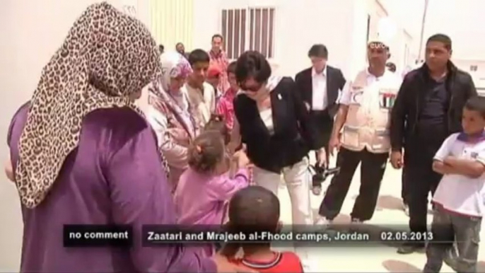 Japanese MP visits Syrian refugee camp in... - no comment