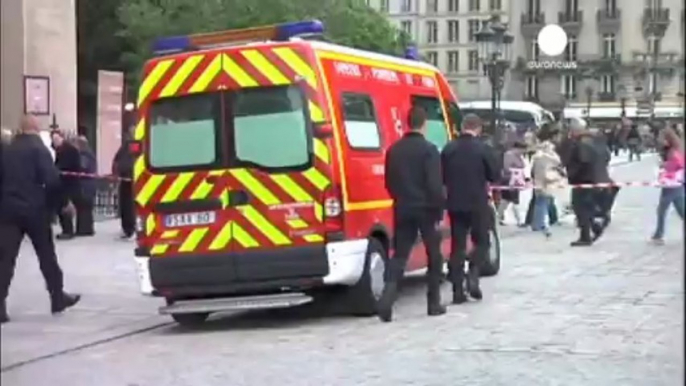 Parigi, storico si suicida a Notre-Dame per dire "no...