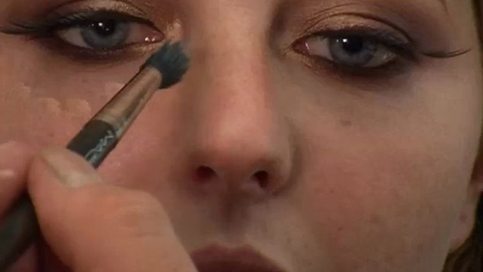 Tuto pour un maquillage de soirée avec le smoky eye étiré