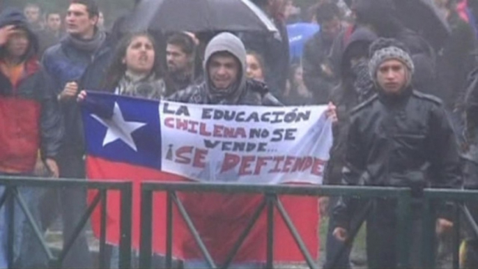 Chilean students demand free education