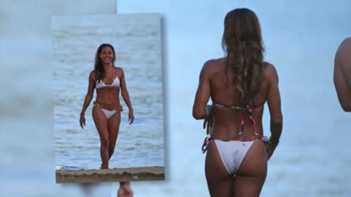 Bikini-Clad Jada Pinkett Smith Flaunts Her Seriously Toned Stomach in Hawaii