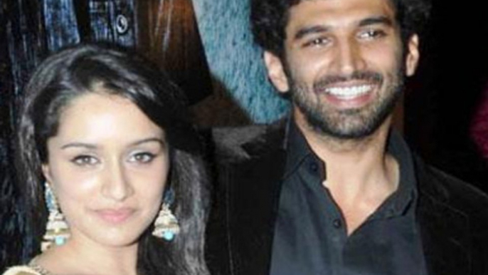 Aditya Roy Kapoor and Shraddha Kapoor planning out for vacation.