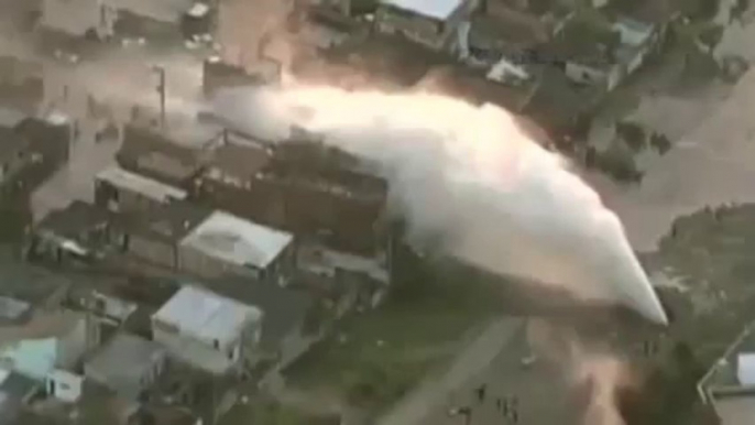 Accident mortel au brésil - une canalisation d'eau explose et fait d'énormes dégats.