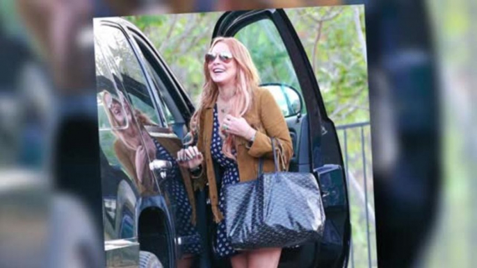 Lindsay Lohan Looks Happy as She Leaves Rehab