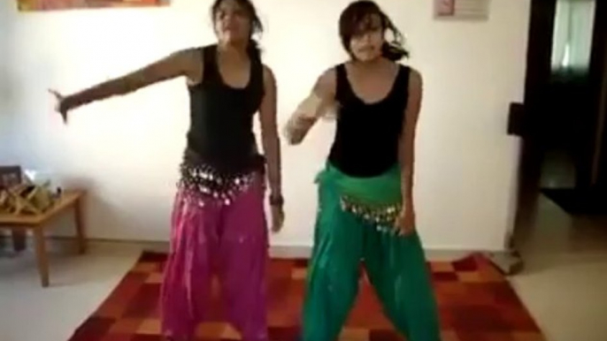 Indian Girls Dance - Two Desi Dancing Girls