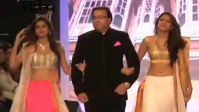 TV actors with their daughters on ramp