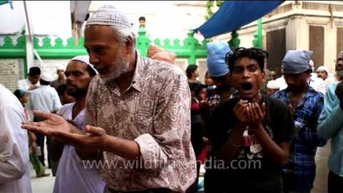 Muslim devotees performing Iftar rituals at Nizamuddin dargah