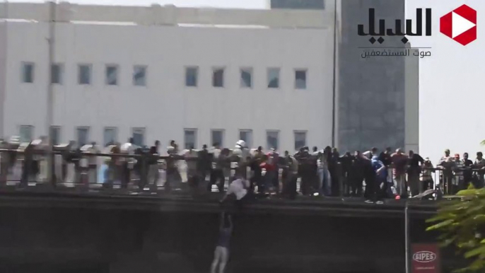 Morsi Supporters JUMPING Off Bridge To Escape Gunfire In Egypt.