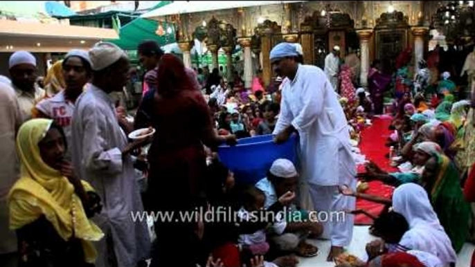 Fasting Muslims performing Iftar at the dargah of Hazrat Nizamuddin Auliya