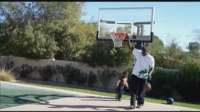 Jason Richardson shows off his son's basketball skills