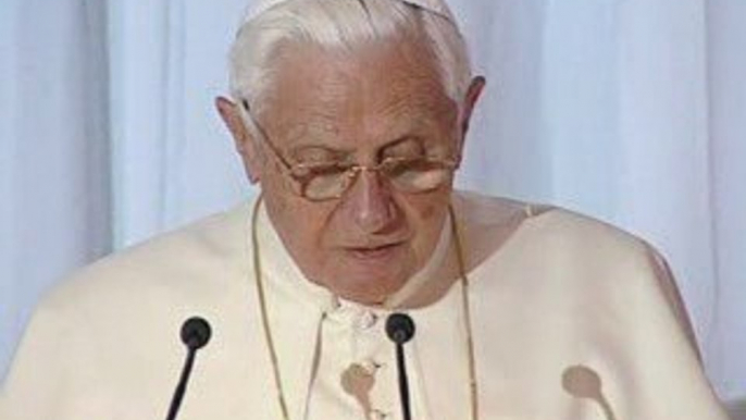 Sa Sainteté le Pape Benedict XVI : Paix et bénidiction