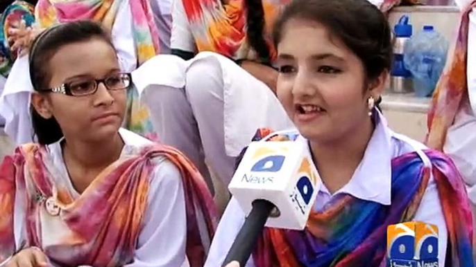 Students Perform National Anthem In Mazar-e-Quaid