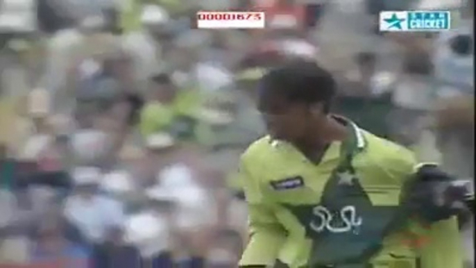 Shoaib Akhtar a Legend - Great Bowler Best Wickets