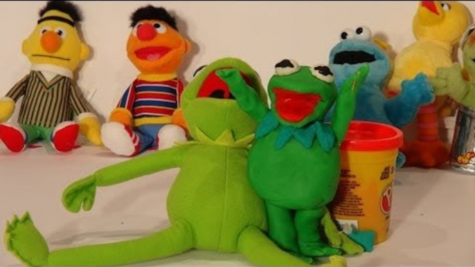 Play Doh Sesame Street , Kermit the Frog, we make Kermit the Frog out of Play Doh   lol