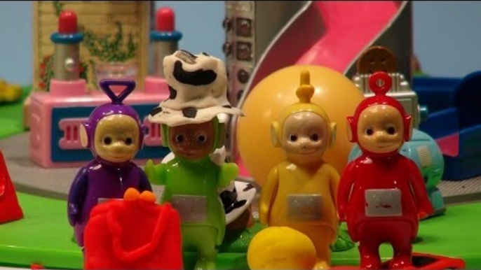 Play Doh Teletubbies Favourite Things on Christmas Morning, with Tinky Winky, Dipsy, LaaLaa and Po