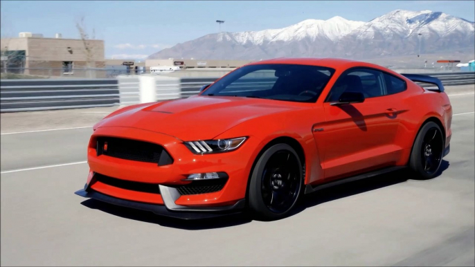 NA PISTA US$ 61.370 Ford Mustang Shelby GT350R 2016 aro 19 5.2 V8 526 cv 59,3 mkgf @ 60 FPS