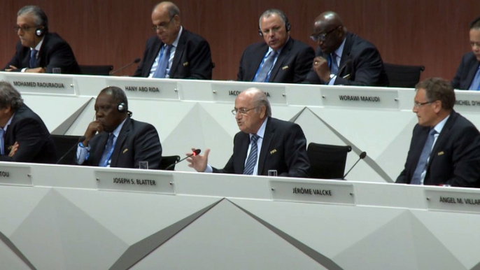 Racisme - Blatter veut des sanctions plus fortes