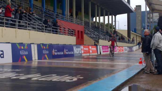 Paris-Roubaix Espoirs 2015 : L'arrivée victorieuse de Lukas Splenger