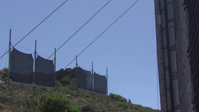 Au Maroc, des filets capturent le brouillard pour le transformer en eau