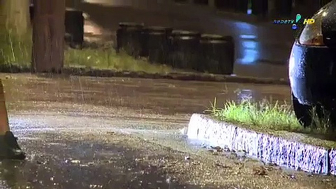 Chuva no Rio: bombeiros usam bote para resgatar pessoas em enchente - Marcus Marinho - Rede TV!