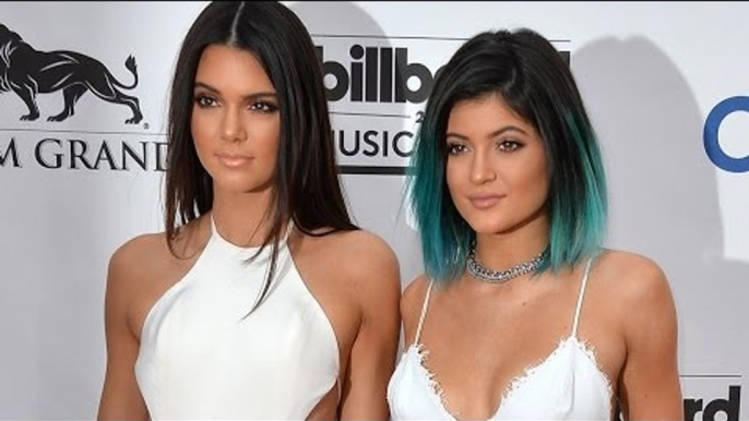 Kendall Jenner Side Boob & Kylie Jenner Blue Hair - Billboard Music Awards 2014