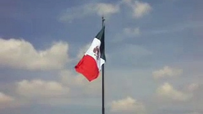 LA BANDERA MAS HERMOSA Y EL MEJOR HIMNO NACIONAL DEL MUNDO SON MEXICANOS..wmv