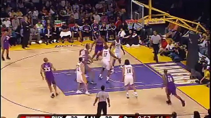 Trevor Ariza with the monster jam over Grant Hill!