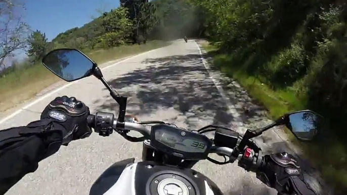 Un camion percute une moto de face : accident violent