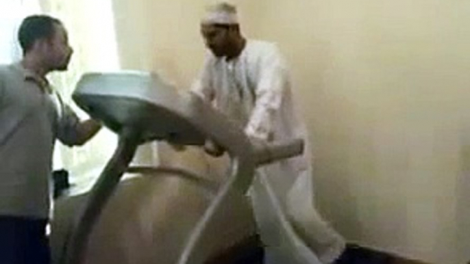 Arab on Treadmill - Most Funny Comedy Video Clips for laughs !! - Video Dailymotion