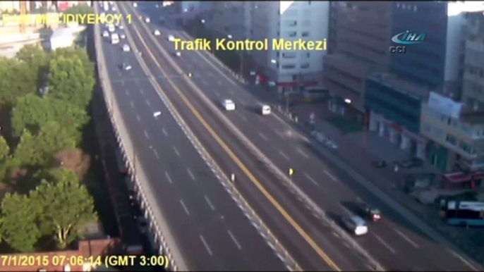 Trafiği kilitleyen kaza anı