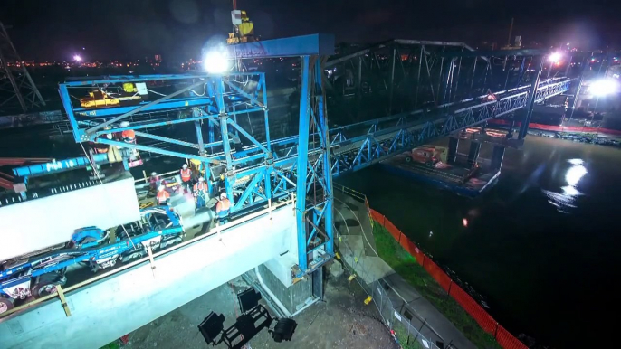 Regional Rail Link: Maribyrnong River rail bridge - Launching truss