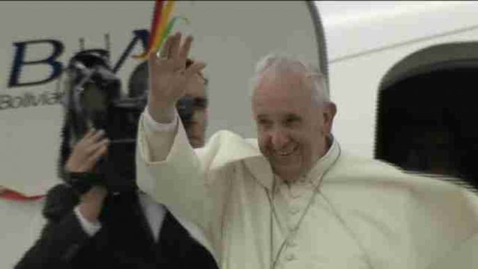 El papa Francisco termina su visita a Ecuador y viaja a Bolivia