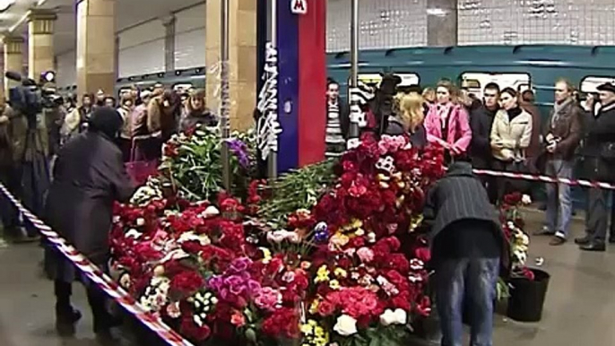 Shattered Russia mourns metro bombing victims