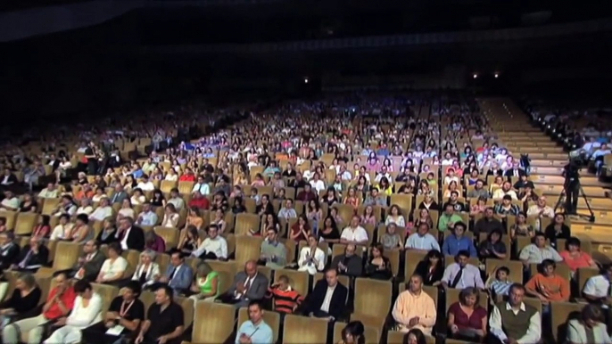 Heritage Singers / "I Bowed On My Knees And Cried Holy" (Live from Prague)