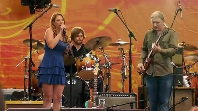 CROSSROADS 2010 - Derek Trucks & Susan Tedeschi Band - Space Captain