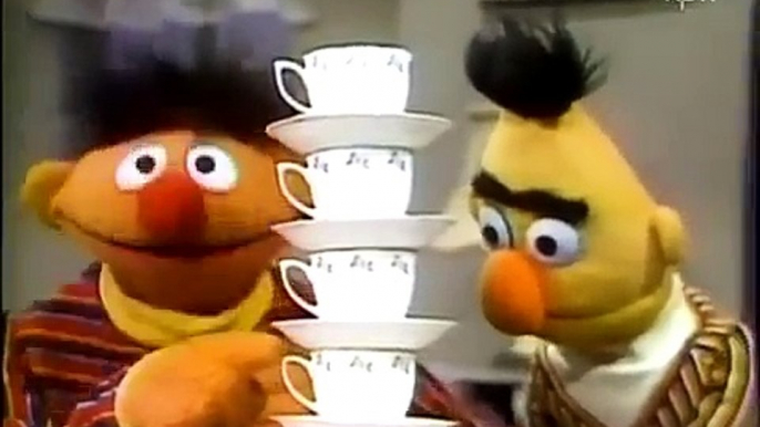 Ernie und Bert - Tassen zählen (Sesamstrasse)