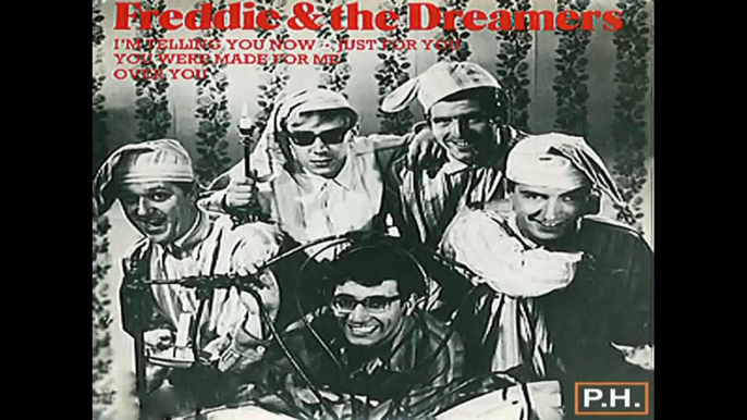 ▶ FREDDIE & THE DREAMERS - I'm Telling You Now (1966) - YouTube [720p]