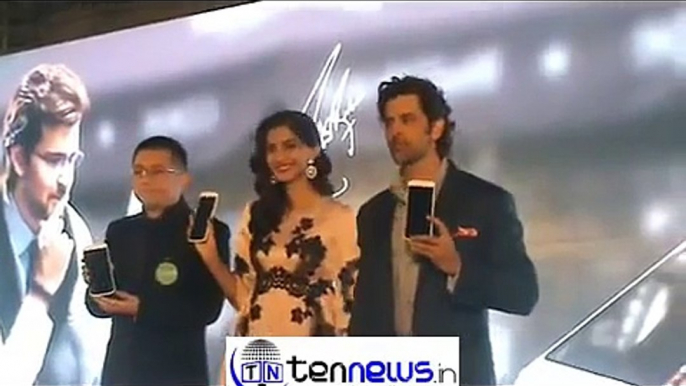 Hrithik Roshan, Sonam Kapoor launches Oppo China mobile phone