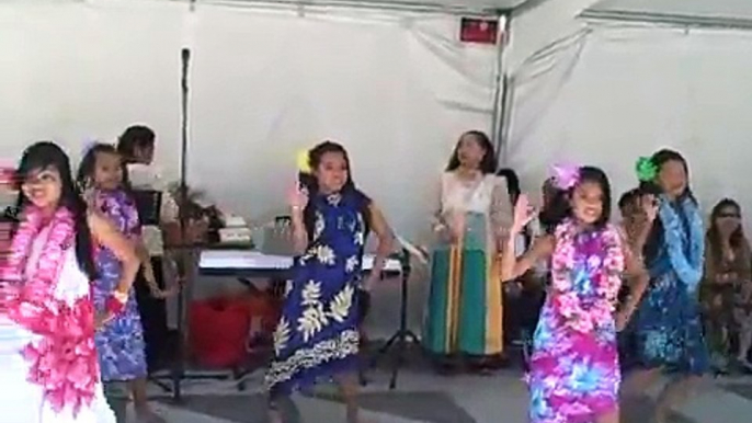 hawaiian hula dance (performed by kids)